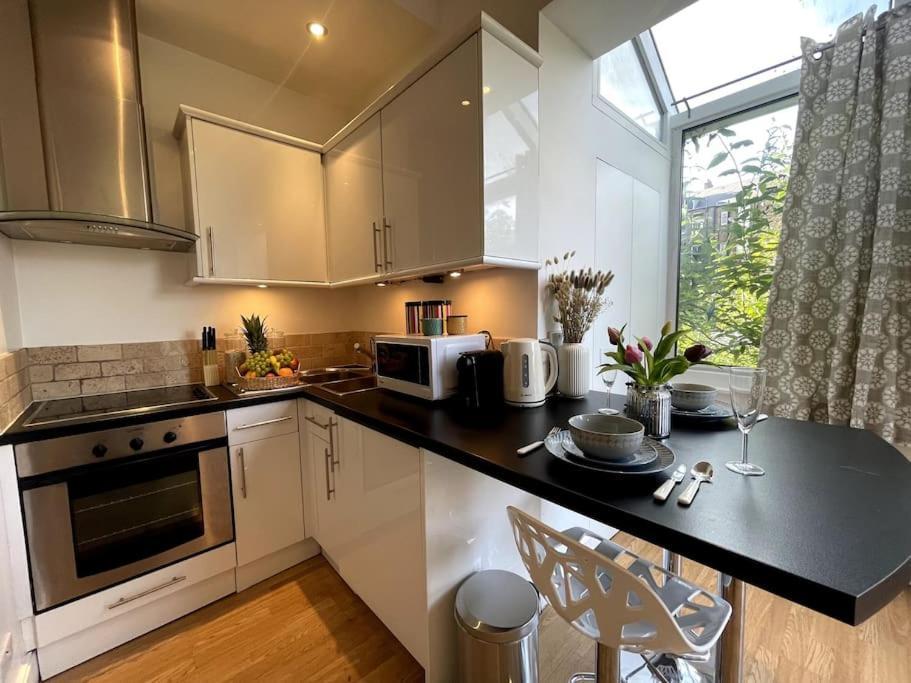 Cute&Cozy Studio Apt In Barons Court Londres Exterior foto